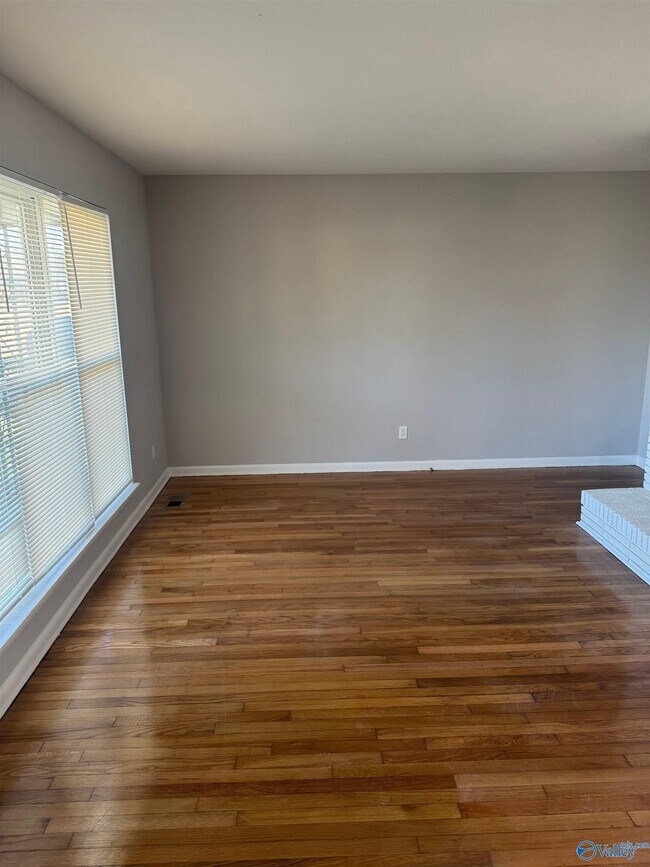 Building Photo - 3307 Farris Dr