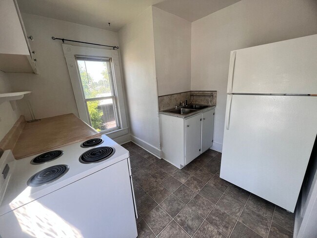 Building Photo - 700 N 5th St