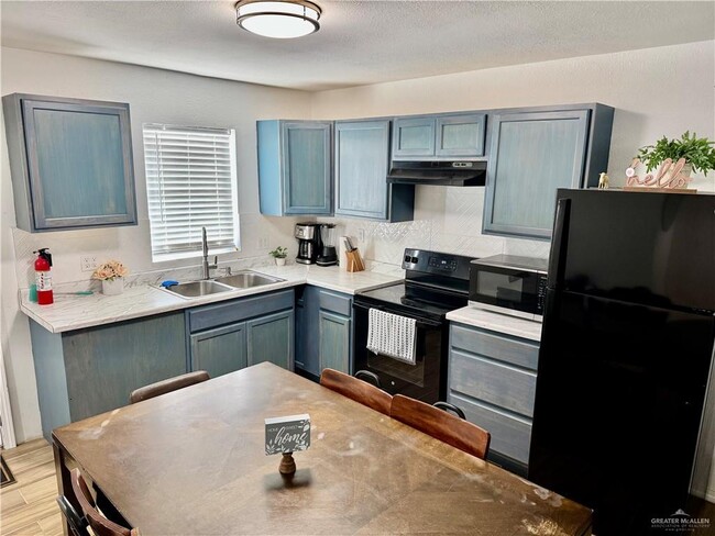 Building Photo - 14 Jay Ave