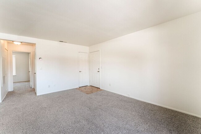 Building Photo - 7300 W Pirates Cove Rd