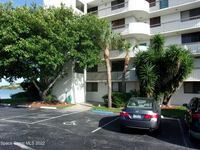 Primary Photo - 300 Columbia Dr
