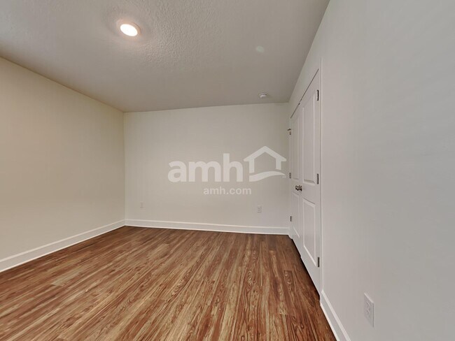 Building Photo - 11520 World Woods Ct