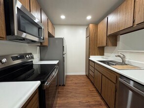 Building Photo - 1Bd/1Ba Condo in Gated Huntington Beach Co...