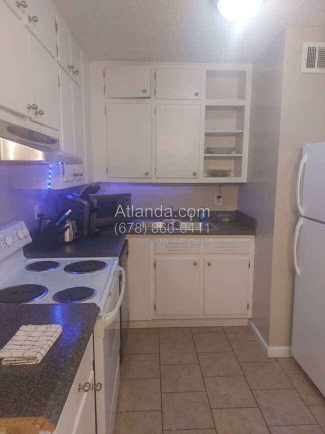 Building Photo - 3595 Woodbriar Cir