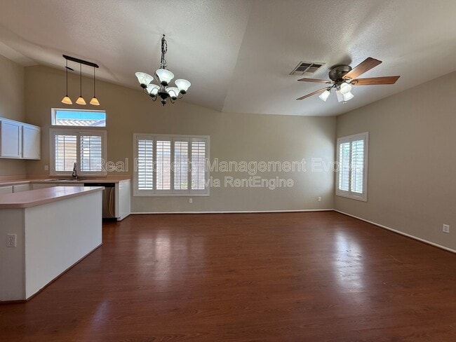 Building Photo - 1007 W Cooley Dr