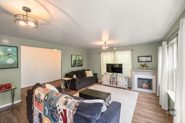 Building Photo - Charming Palmer Home!