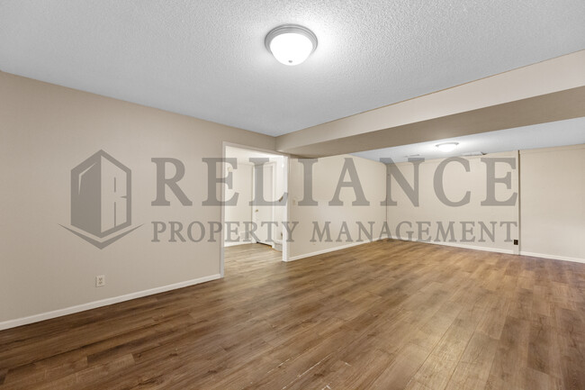 Building Photo - 117 S Lark Ln