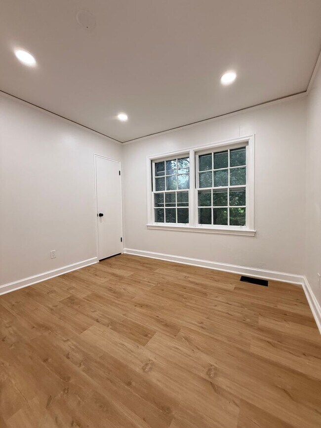 Building Photo - Completely renovated 5-bedroom, 3-bathroom home in the highly desirable Dalraida