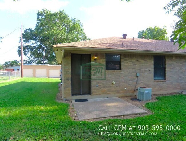 Building Photo - 203 Memory Ln