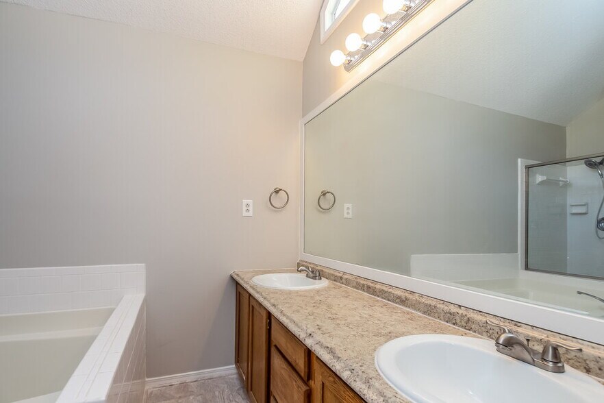 Building Photo - 113 Brookhaven Ln