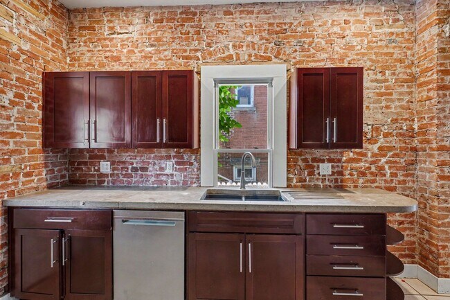 Building Photo - Comfort & Convenience in the Heart of Denver – 3BR/2BA