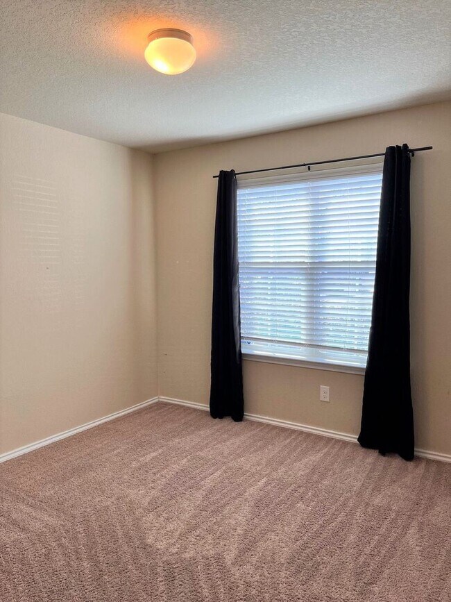 Building Photo - 4 br, 2 bath House - 3538 Robin Mdw