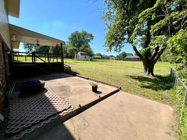 Building Photo - 14731 E 96th St N