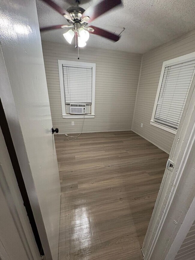 Building Photo - 3604 N Terry St