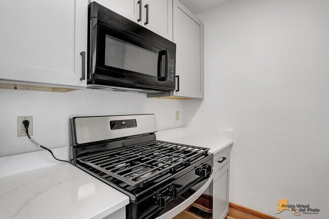 Building Photo - 2606 W 30th Ave