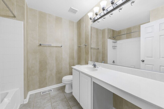 Building Photo - North Naperville Second Floor Two Bedroom Condo