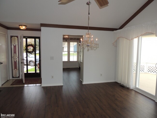 Building Photo - 1600 Stonecrest Dr