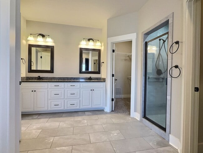Building Photo - For Rent - Highly Desirable Summerfield, D...