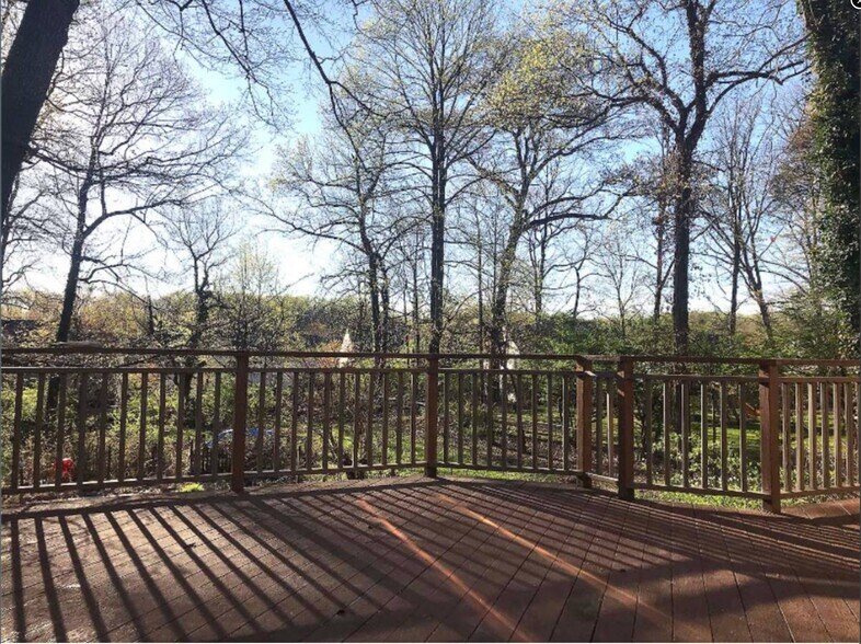 Building Photo - 4433 Village Dr