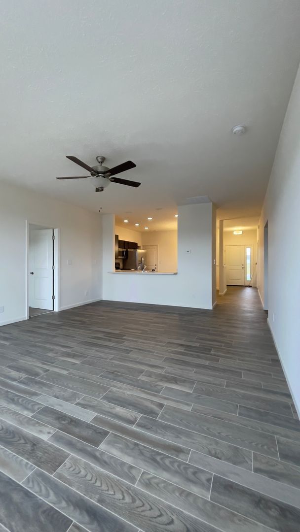 Building Photo - AVALON BLUFF......3 Bedroom 2 Bath