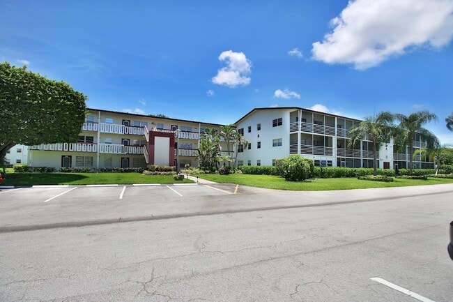 Building Photo - 17 Fanshaw A