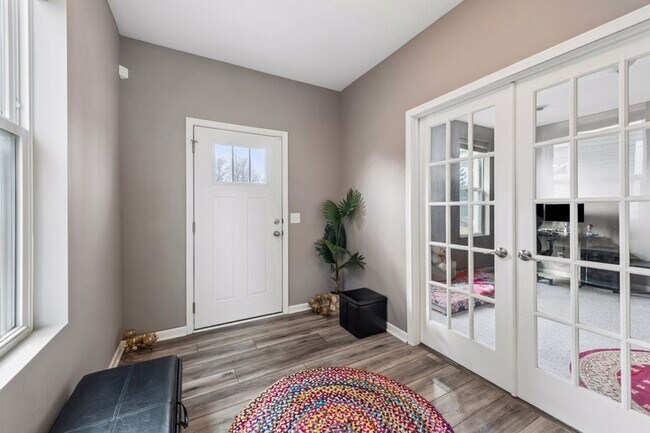 Building Photo - Spacious 3bed 3bath Townhome in Chaska!