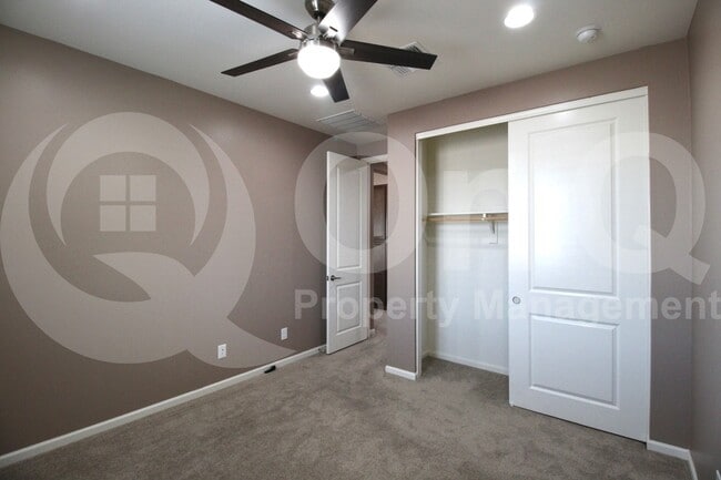 Building Photo - 3080 S Jasmine Dr