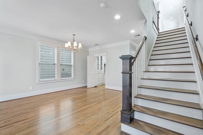 Building Photo - 434 W 27th St