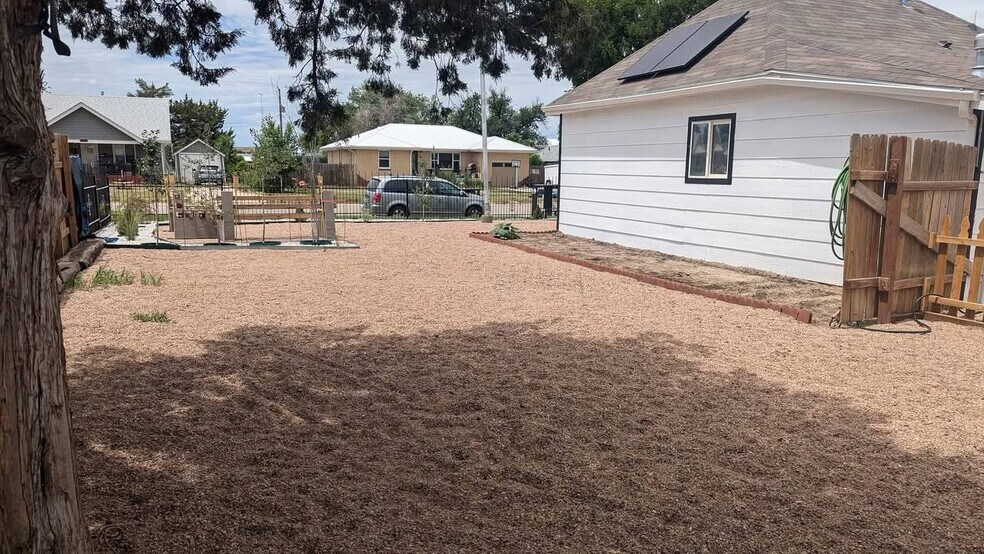 Building Photo - 464 2nd Ave