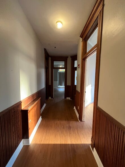 Building Photo - 202 Windsor Ave