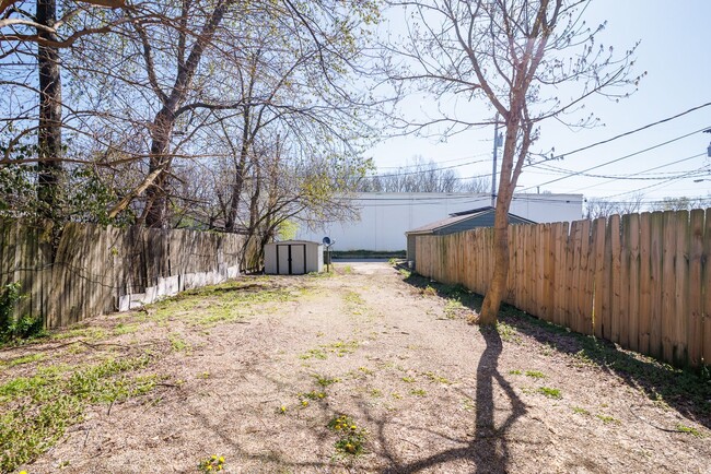 Building Photo - 402 Woodland Ave