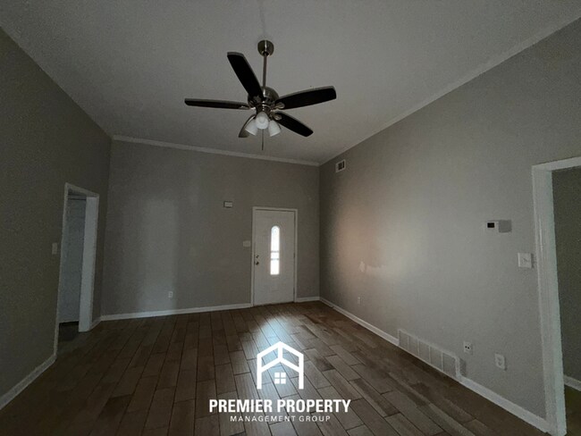 Building Photo - 270 Village Dr