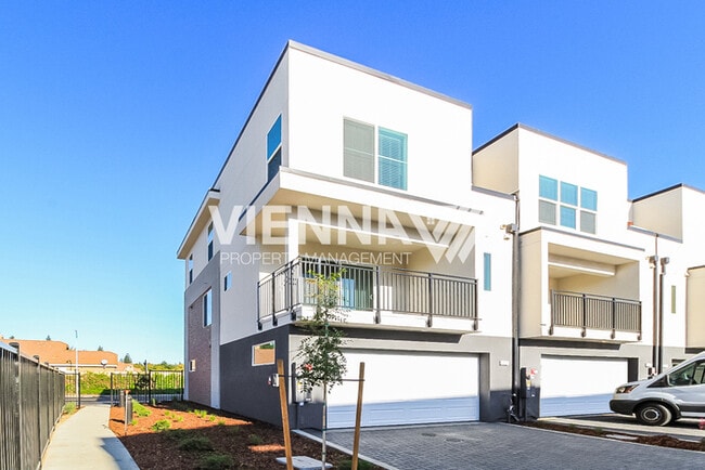 Building Photo - Brand New 3 Bedroom Home with Solar, Never Lived in Before!