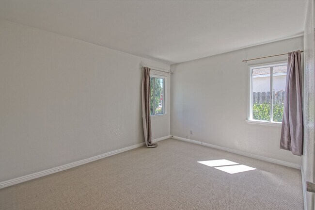 Building Photo - 1x 3906-3908