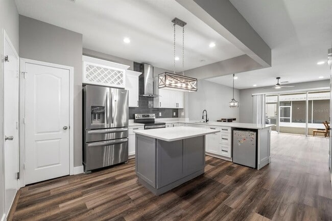 Building Photo - 26532 Castleview Way