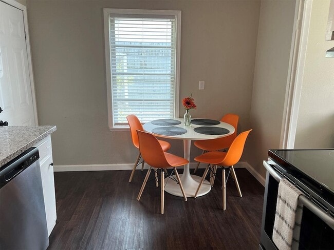 Building Photo - 2910 Lavender St