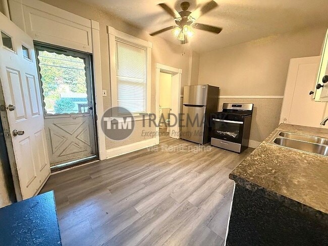 Building Photo - 2215 N 4th St