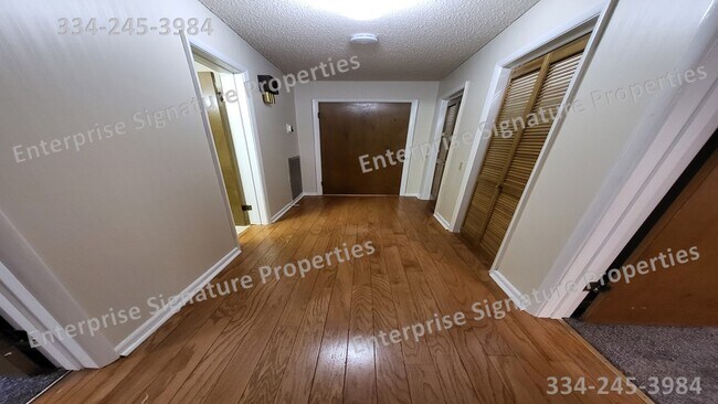 Building Photo - 2500 Neal Metcalf Rd