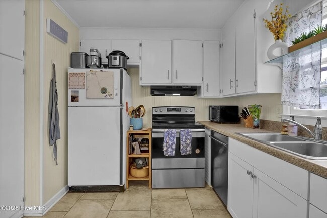 Building Photo - 236 Spruce Dr