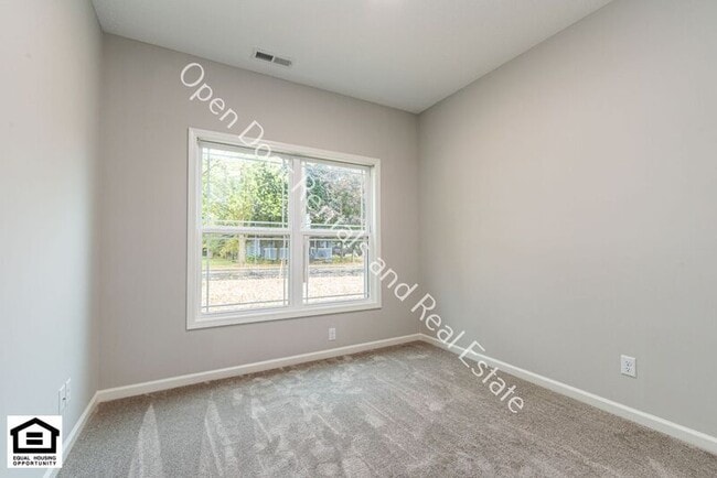 Building Photo - 307 Toledo St