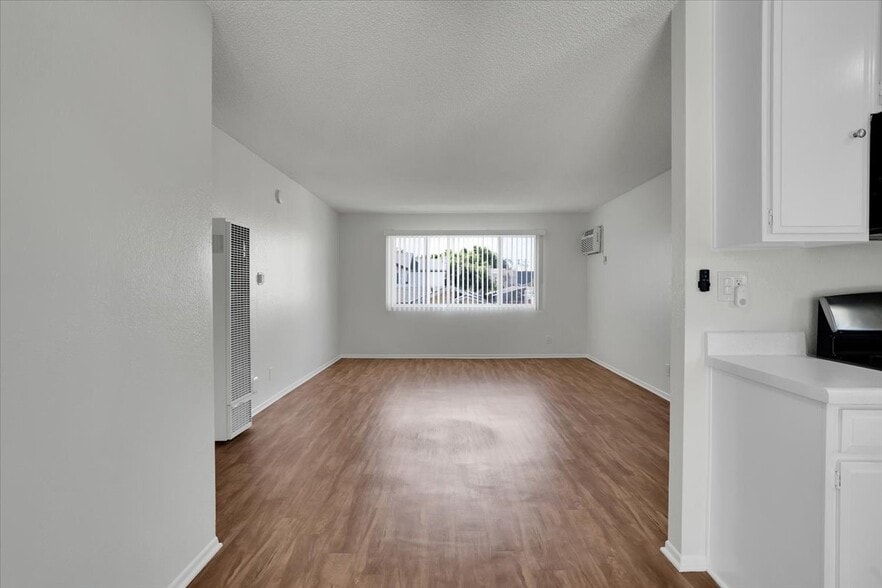 Building Photo - 771 Newport Ave