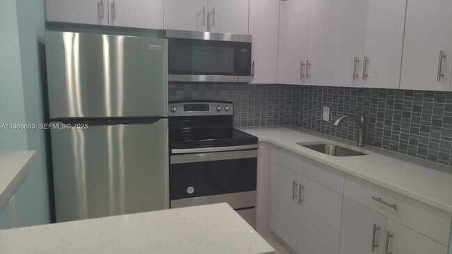 Building Photo - 202 Canterbury I