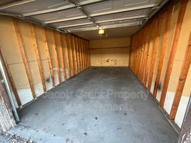 Building Photo - 1430 Vega Cir