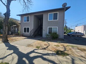 Building Photo - Downstairs 1 Bedroom 1 Bath Apartment in Orland!
