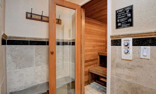 Building Photo - RESORT STYLE LIVING!