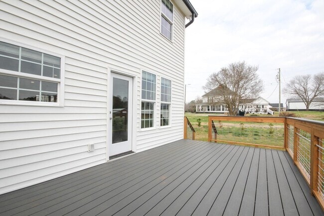 Building Photo - Luxury Three Bedroom Townhouse in Lincolnton