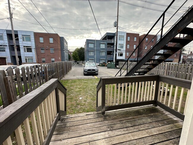 Building Photo - 1616-1618 Summit St