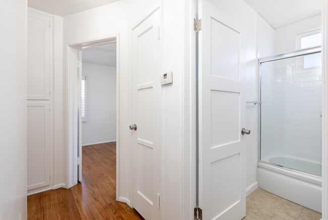 Building Photo - 5726 Lasaine Ave