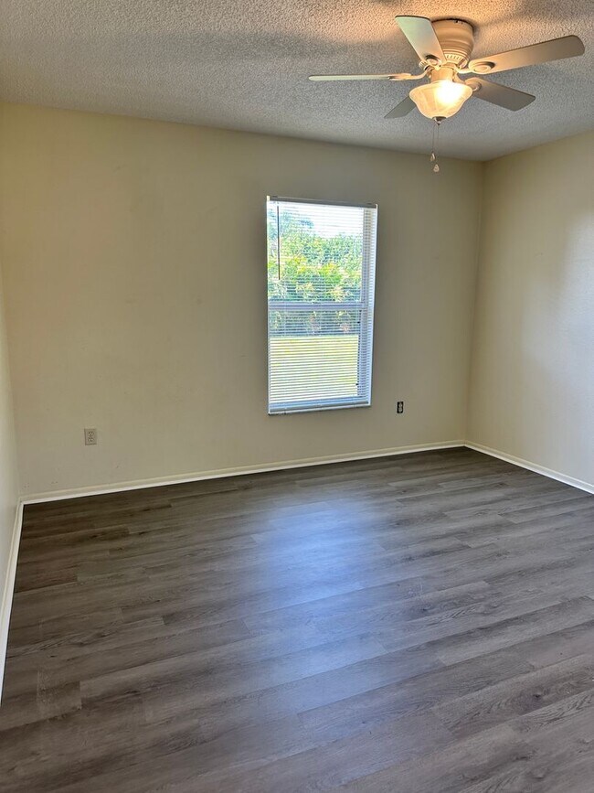 Building Photo - 11151 Pendleton Ave