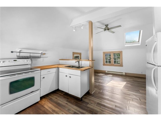 Building Photo - 2559 Aldrich Ave S